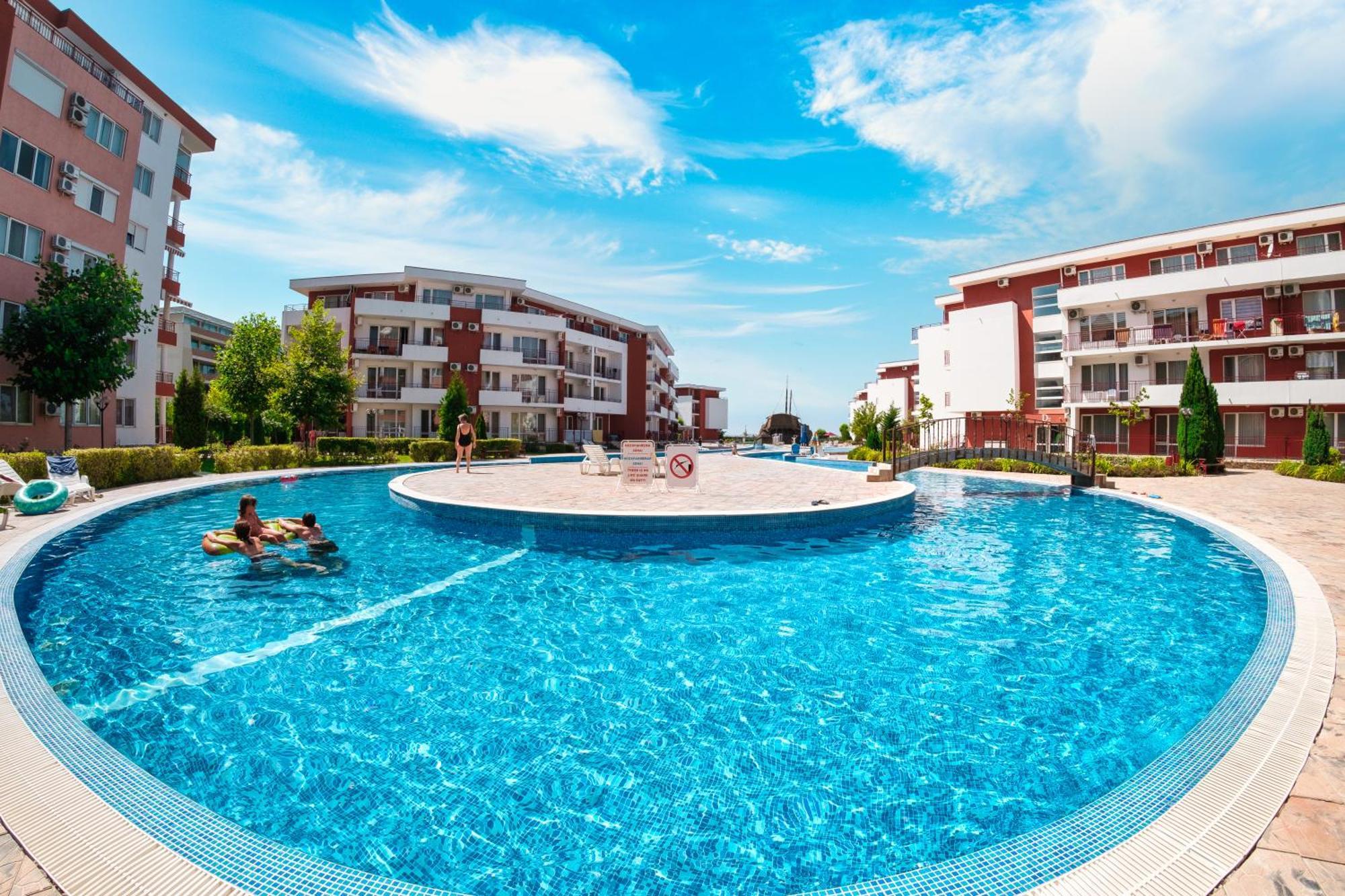 Privilege Fort Beach Apartments Sveti Vlas Bagian luar foto