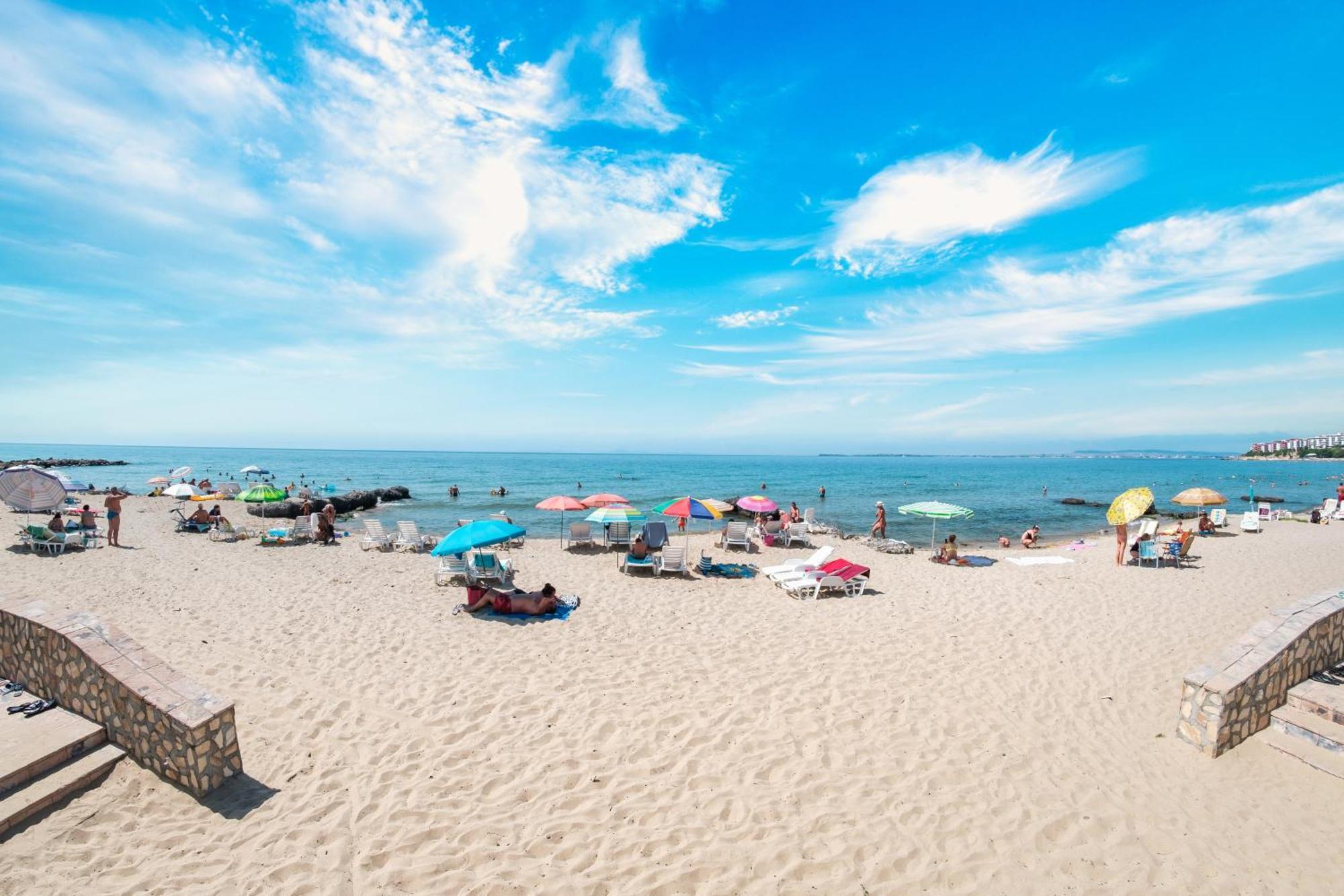 Privilege Fort Beach Apartments Sveti Vlas Bagian luar foto